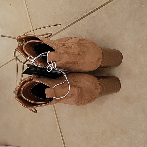 Forever 21 size 10 suede heel boots Tan color - Picture 4 of 7